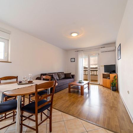 Apartmani Devcic Palit Buitenkant foto