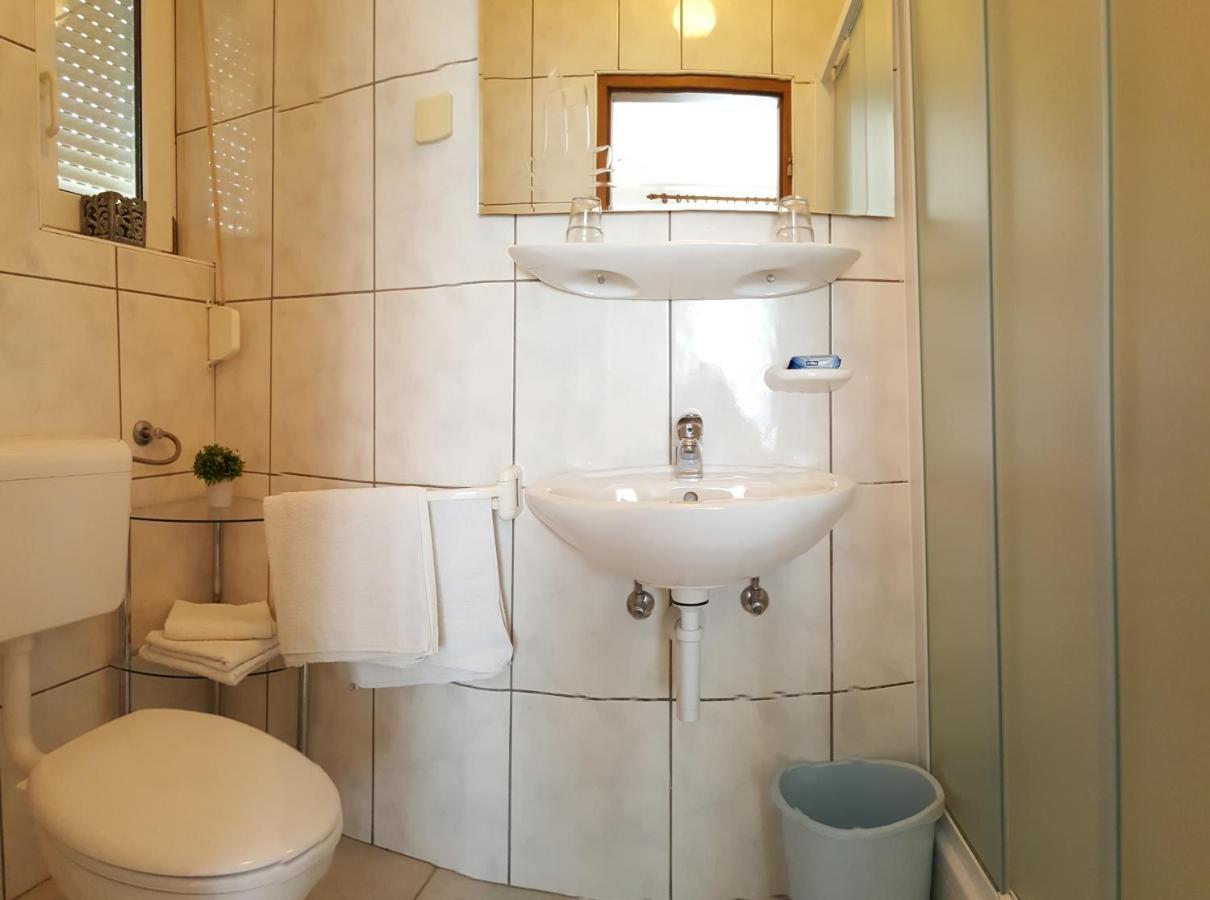 Apartmani Devcic Palit Buitenkant foto