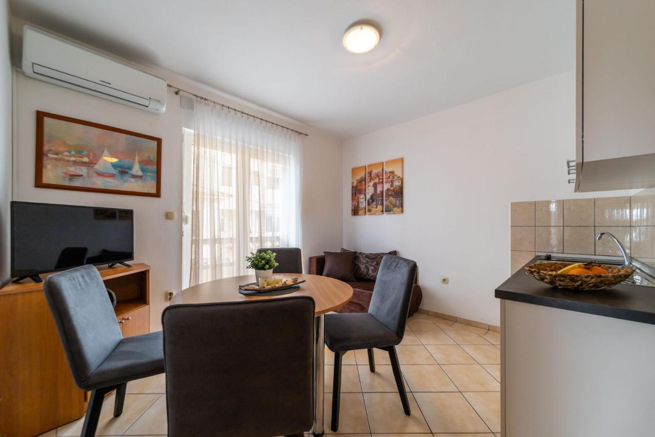 Apartmani Devcic Palit Buitenkant foto