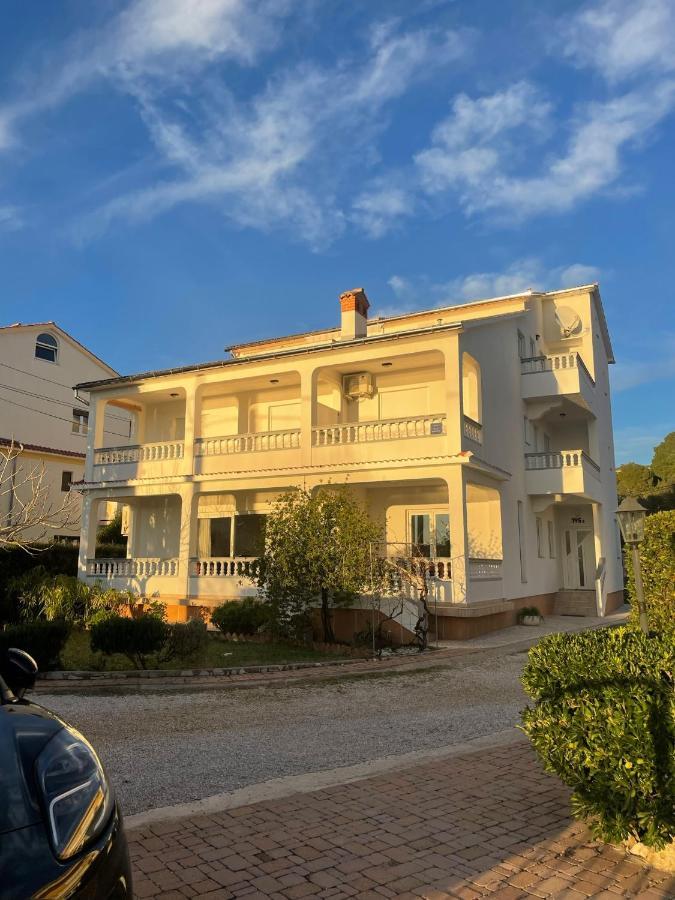 Apartmani Devcic Palit Buitenkant foto