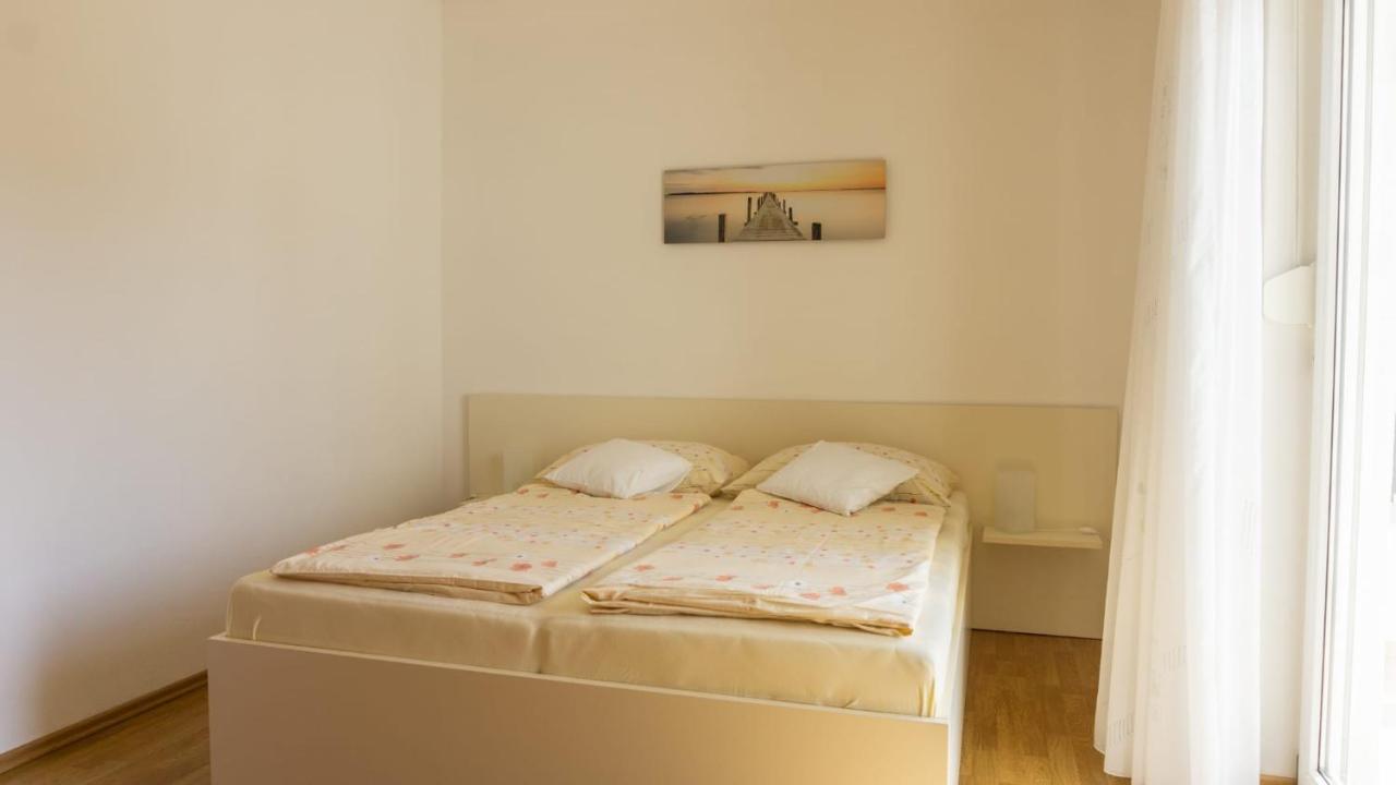 Apartmani Devcic Palit Buitenkant foto